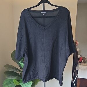 Cable & Gauge Black V-Neck Bat Sleeves Tunic Blouse
